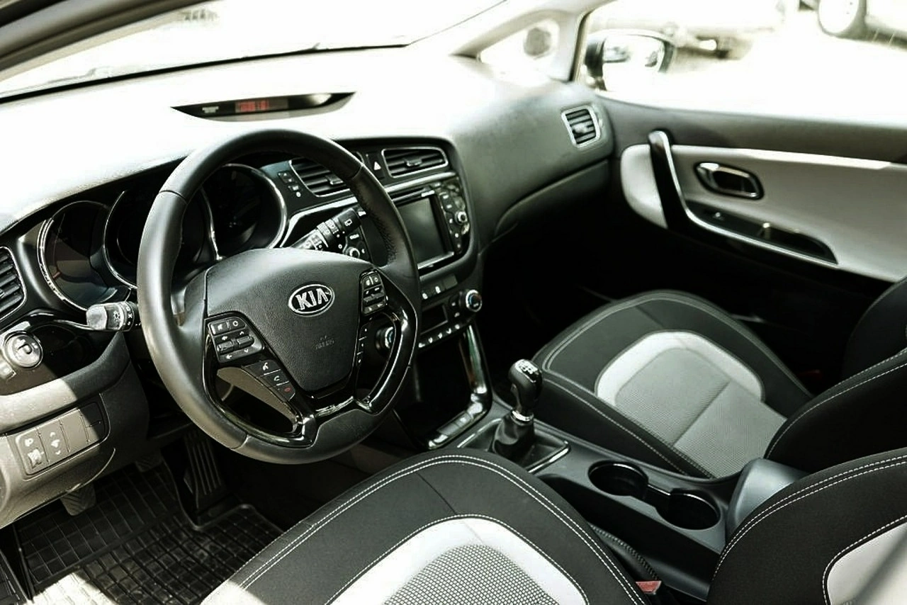 Kia Ceed - Zdjęcie 13