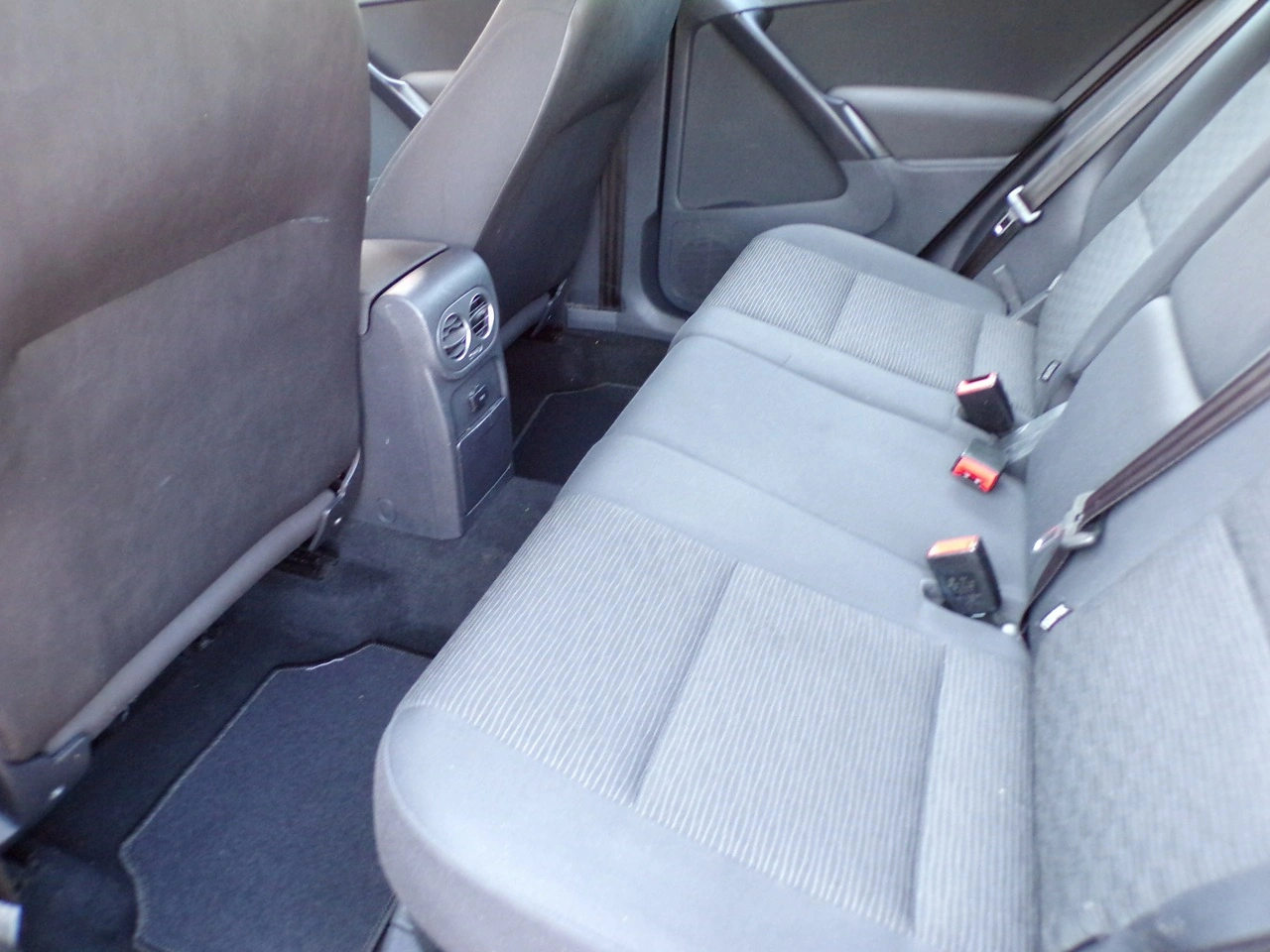 Volkswagen Tiguan - Zdjęcie 28