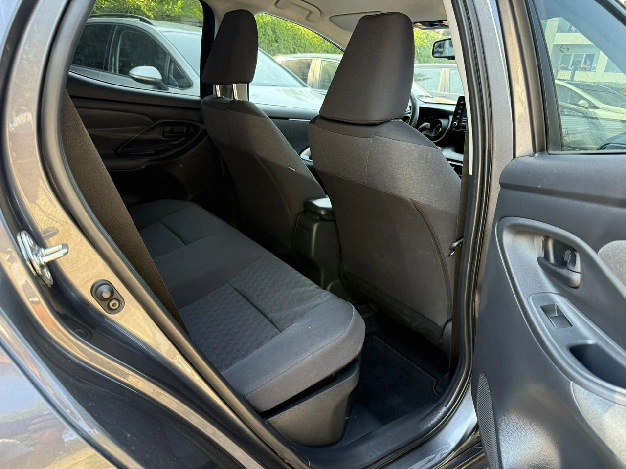 Toyota Yaris - Zdjęcie 17