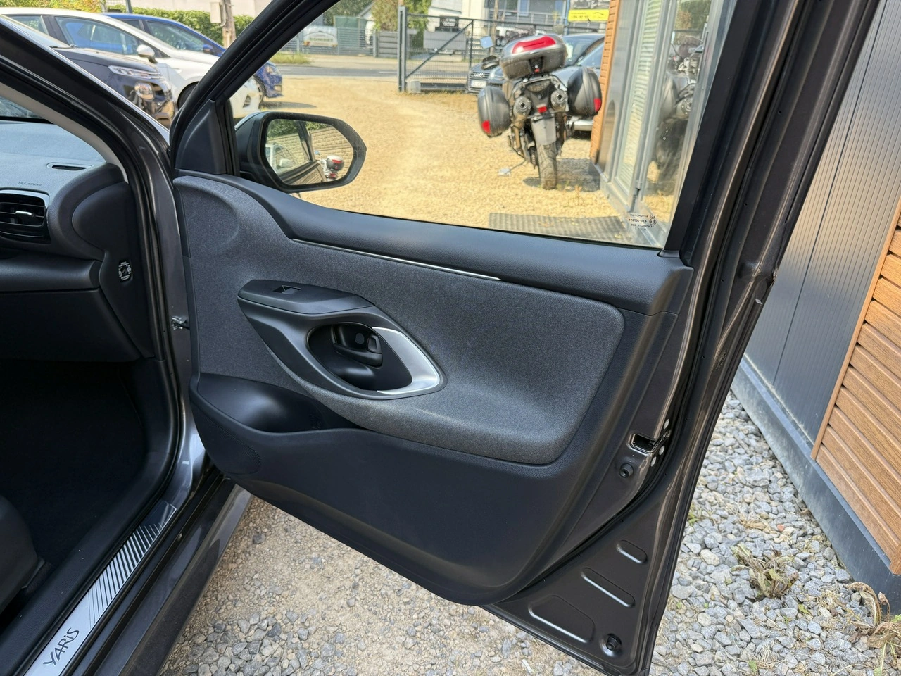 Toyota Yaris - Zdjęcie 20
