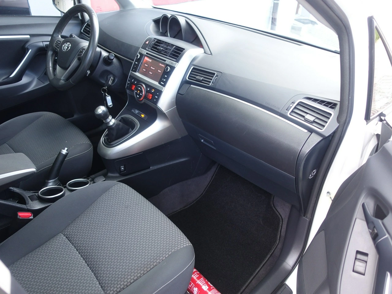 Toyota Verso - Zdjęcie 10