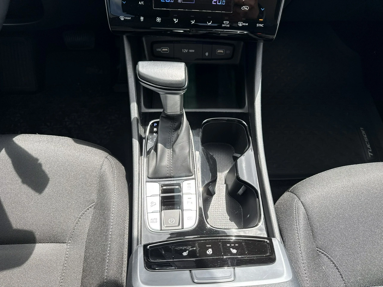 Hyundai Tucson - Zdjęcie 24