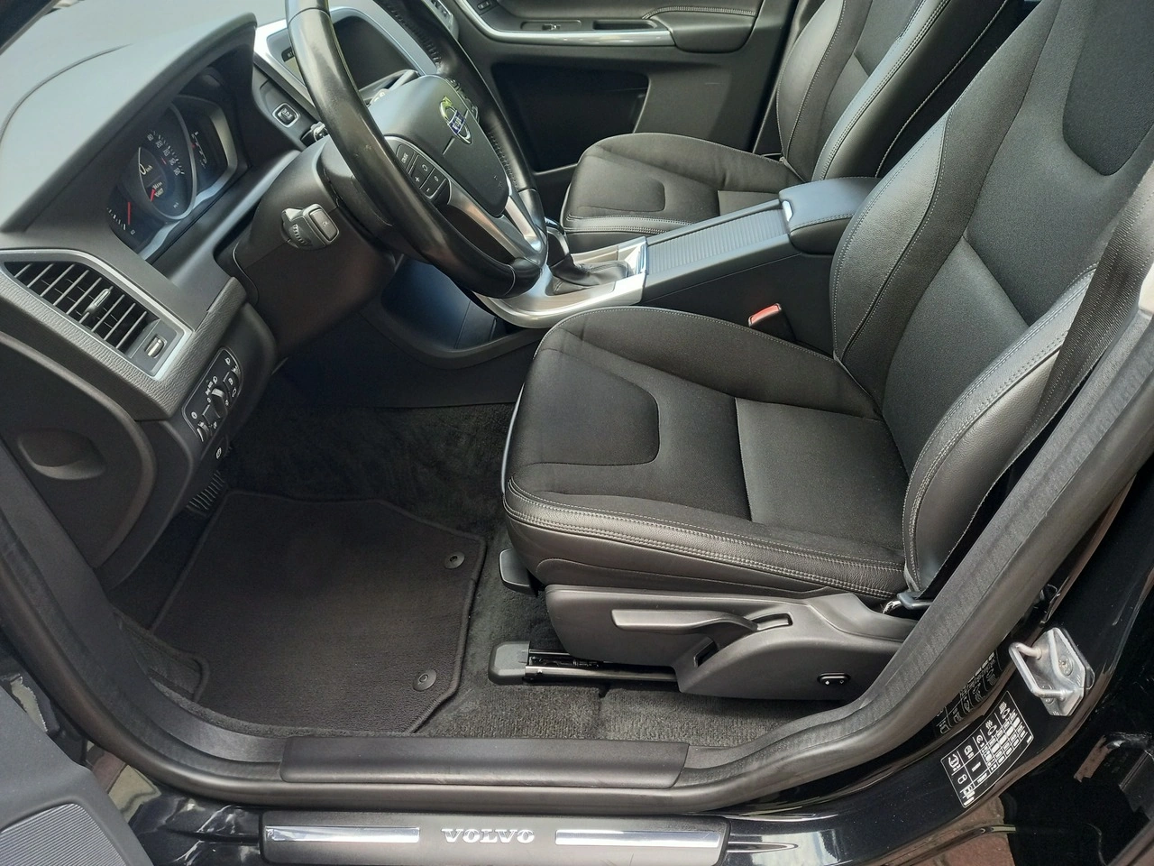 Volvo XC 60 - Zdjęcie 30