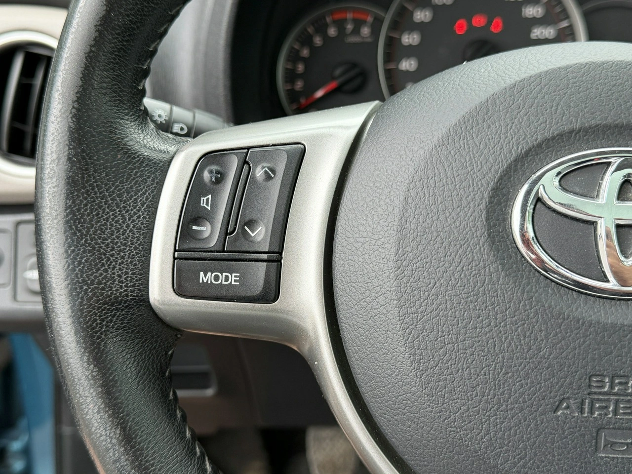Toyota Yaris - Zdjęcie 10
