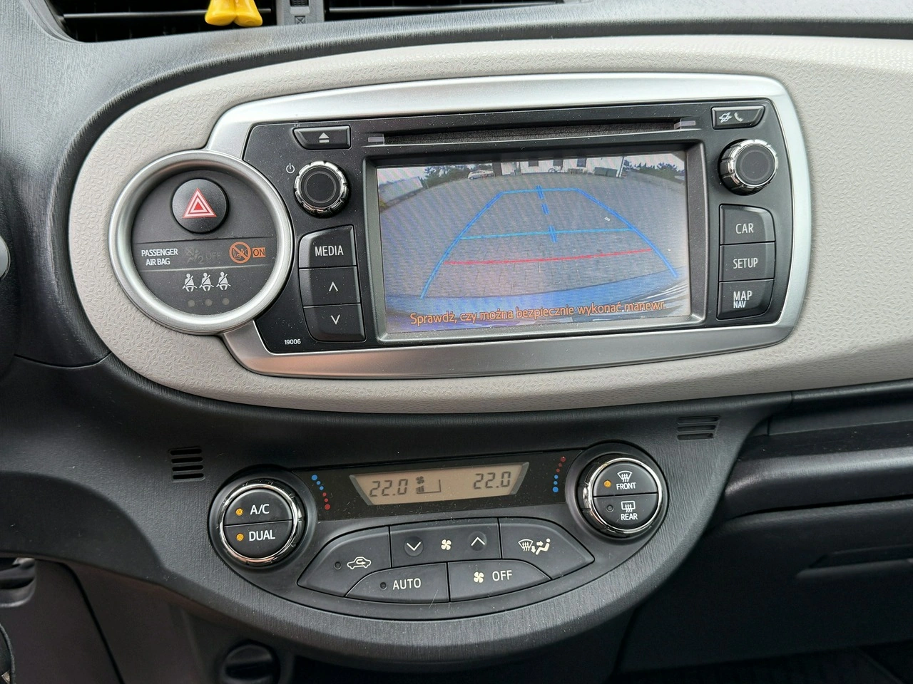 Toyota Yaris - Zdjęcie 14