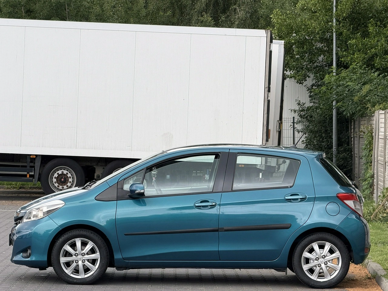 Toyota Yaris - Zdjęcie 18