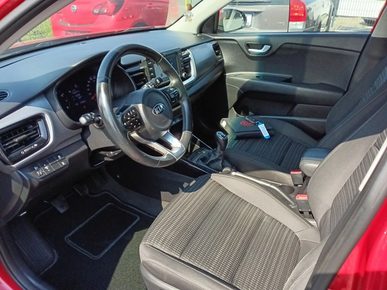 Kia Stonic - Zdjęcie 8