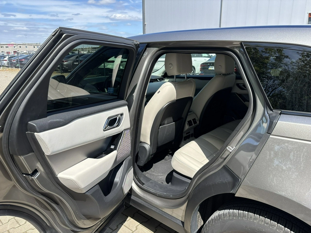 Land Rover Range Rover Velar - Zdjęcie 18