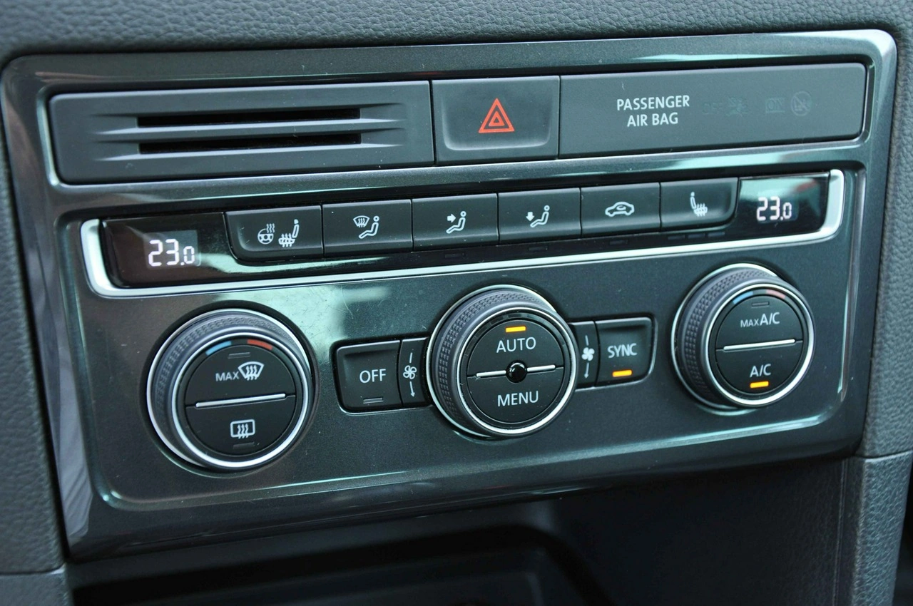 Volkswagen Golf Sportsvan - Zdjęcie 18