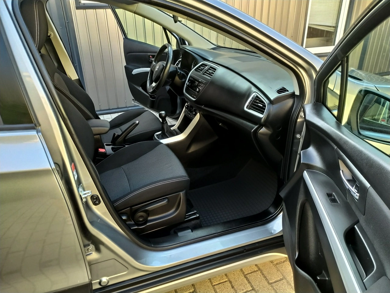 Suzuki SX4 S-Cross - Zdjęcie 21