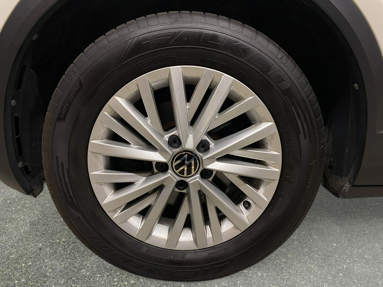 Volkswagen T-Roc - Zdjęcie 9