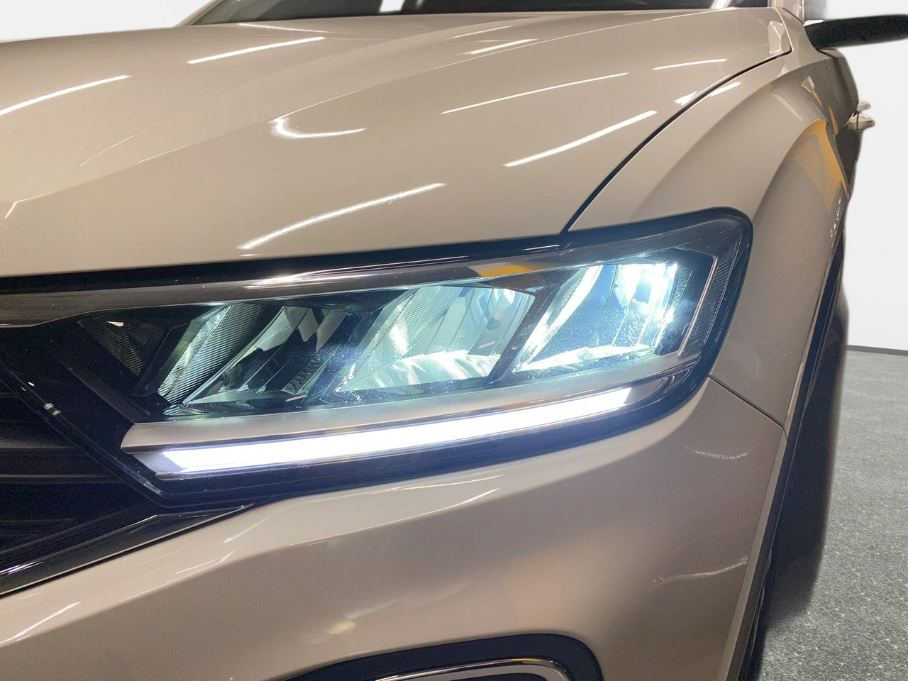 Volkswagen T-Roc - Zdjęcie 8