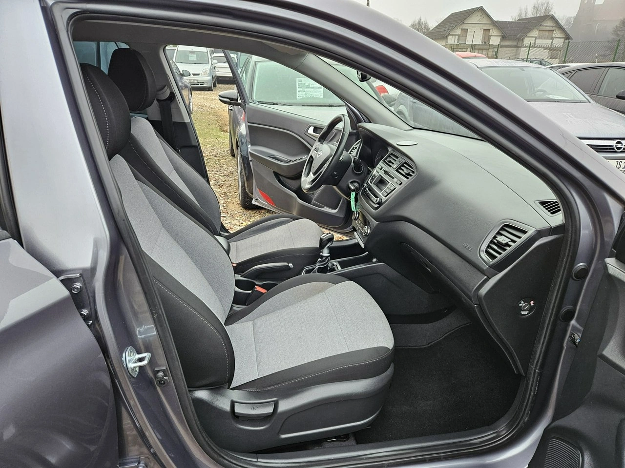 Hyundai i20 - Zdjęcie 9