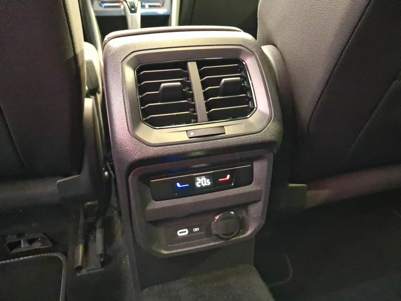 Volkswagen Tiguan - Zdjęcie 11