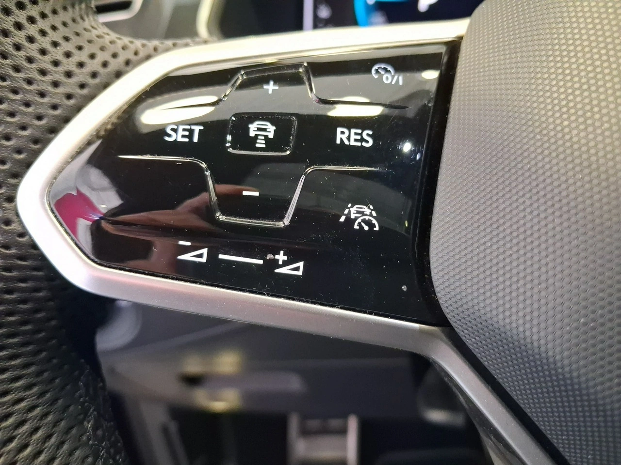 Volkswagen Tiguan - Zdjęcie 17