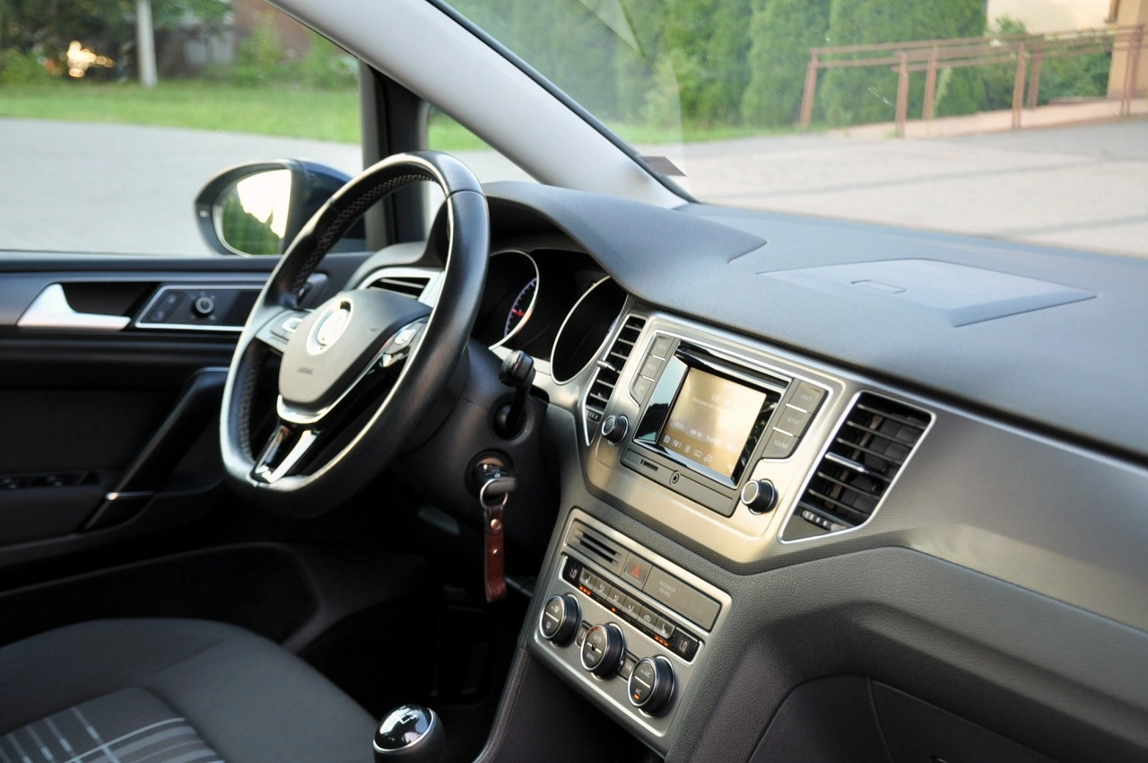 Volkswagen Golf Sportsvan - Zdjęcie 17