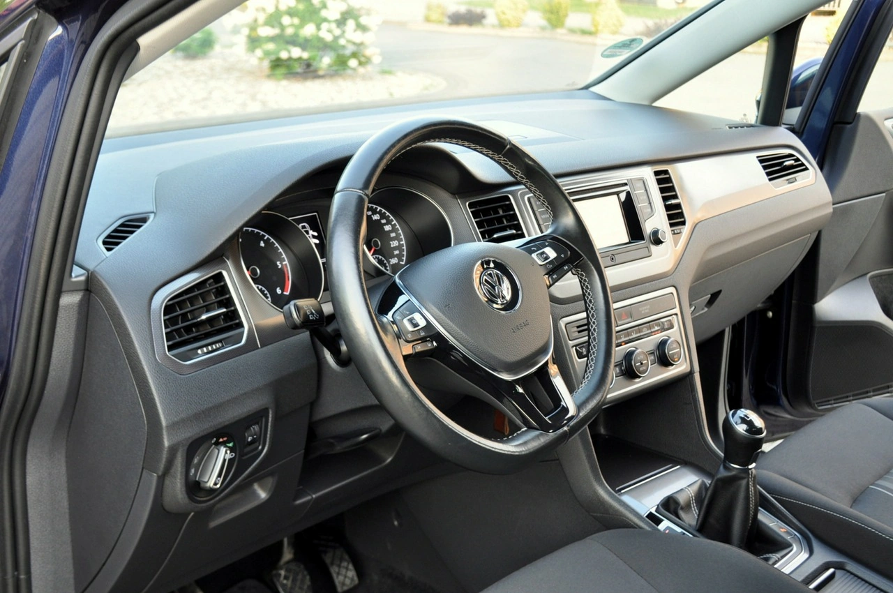 Volkswagen Golf Sportsvan - Zdjęcie 22