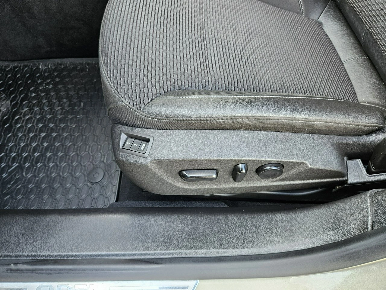 Opel Insignia - Zdjęcie 18