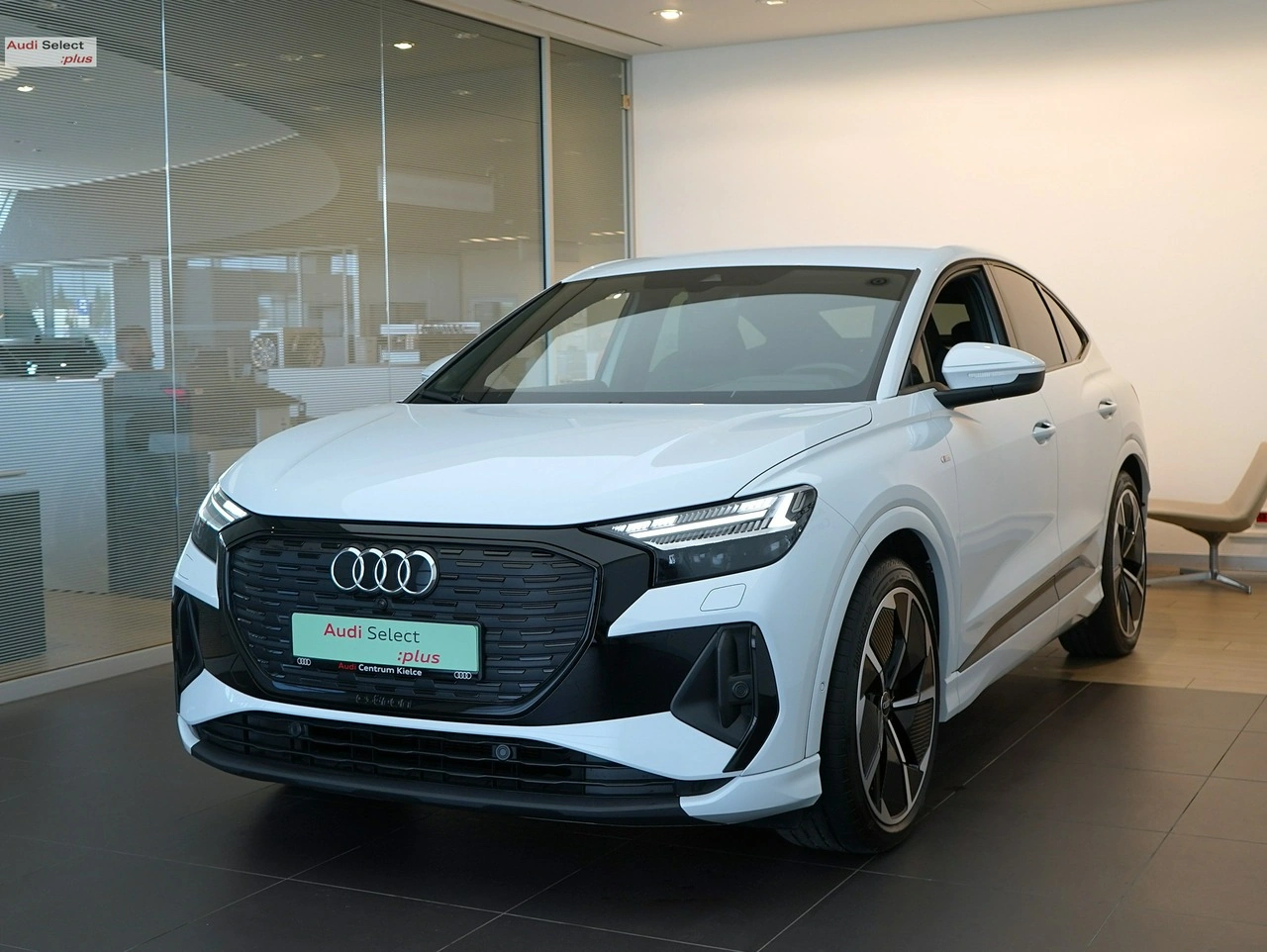 Audi Q4 e-tron - Główne zdjęcie