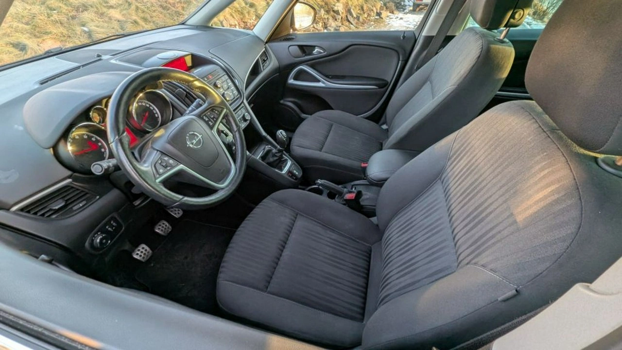 Opel Zafira - Zdjęcie 14