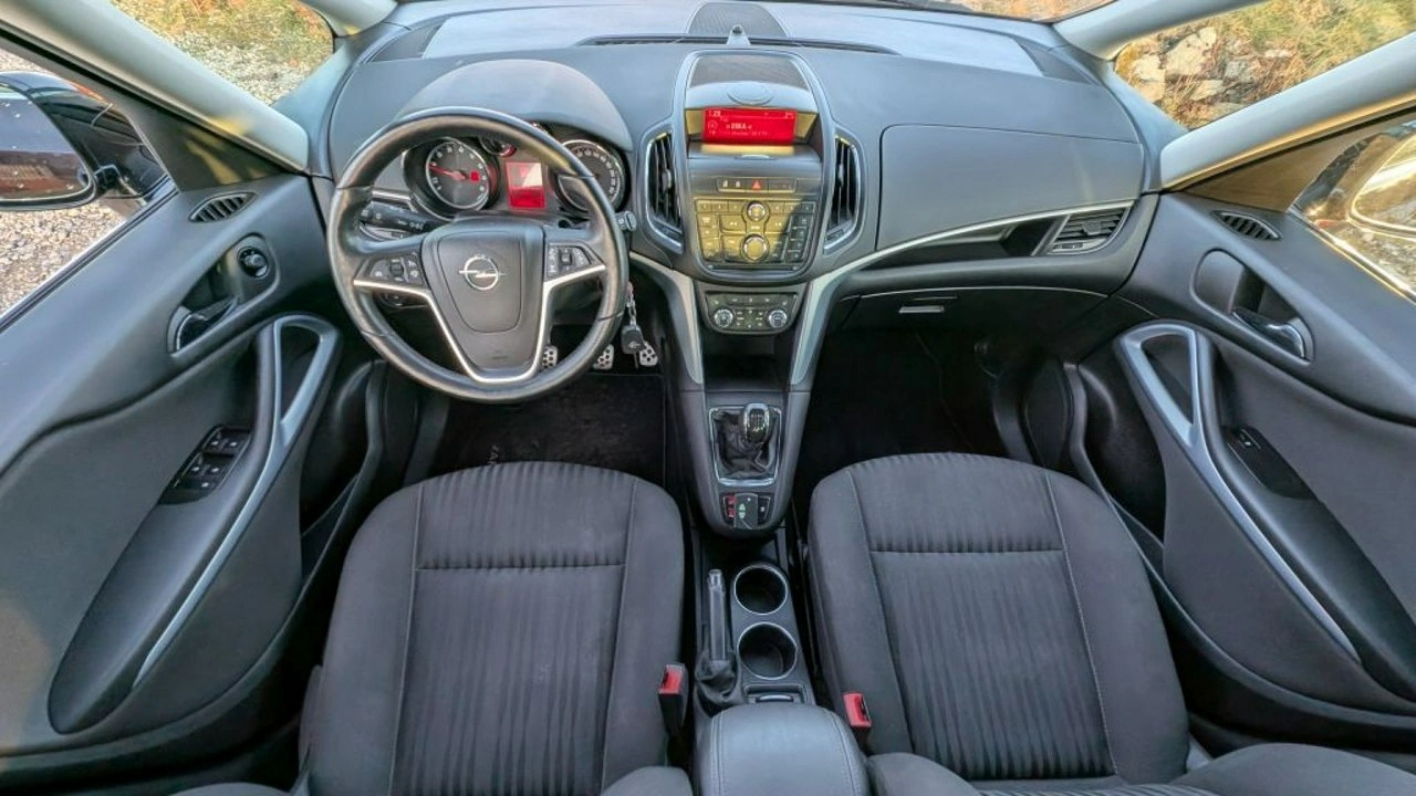 Opel Zafira - Zdjęcie 16