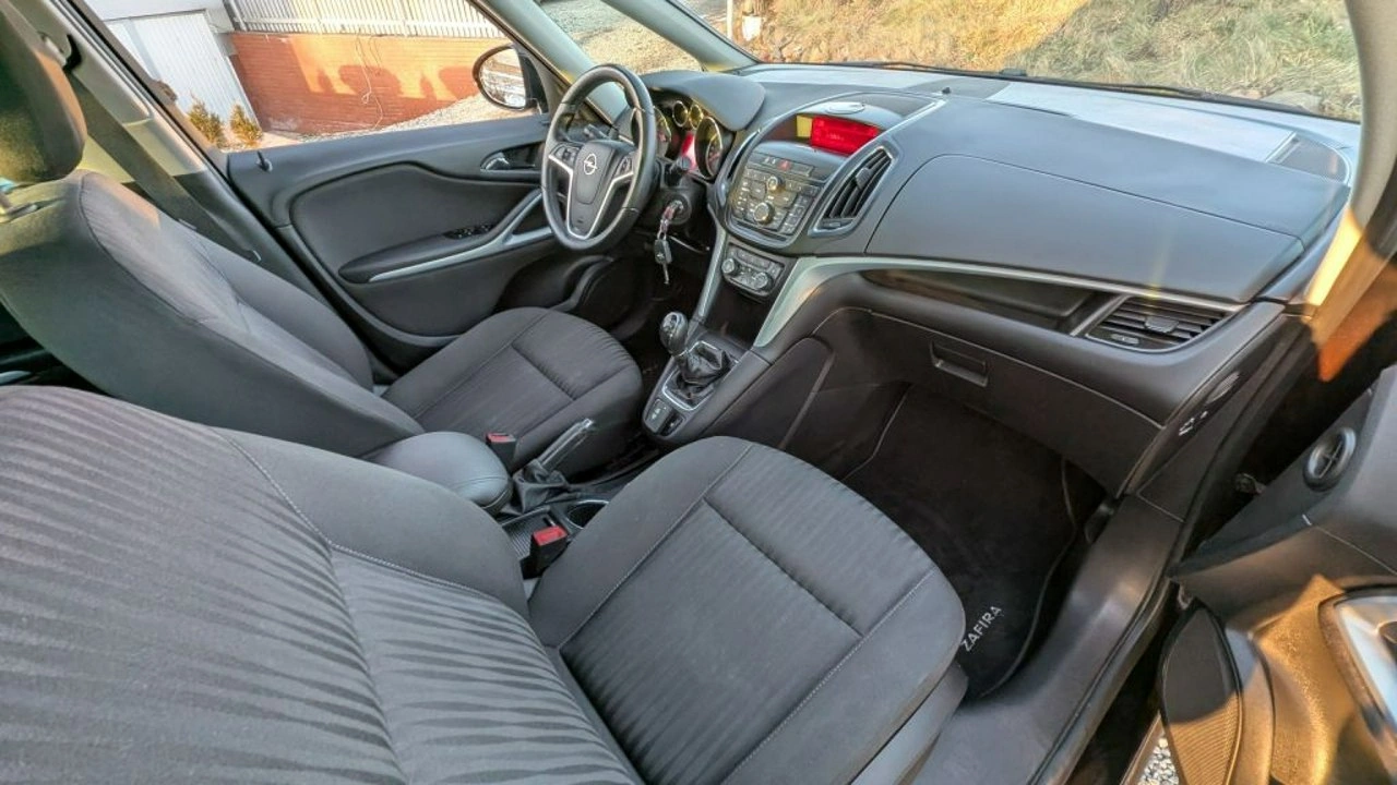 Opel Zafira - Zdjęcie 17