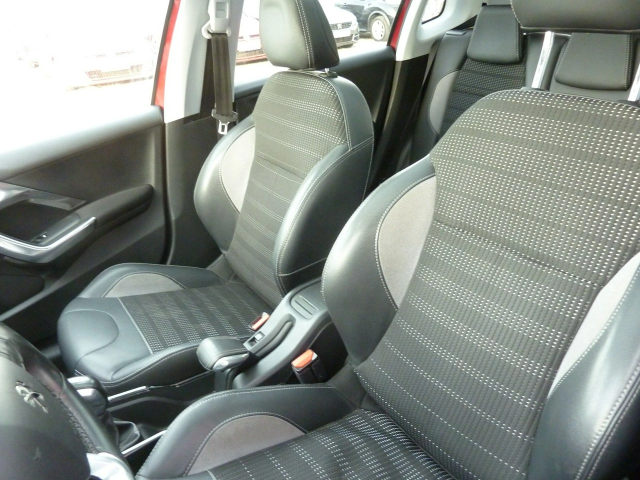 Peugeot 2008 - Zdjęcie 12