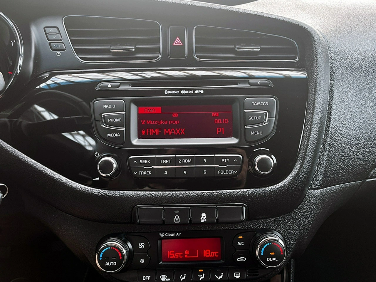 Kia Ceed - Zdjęcie 23