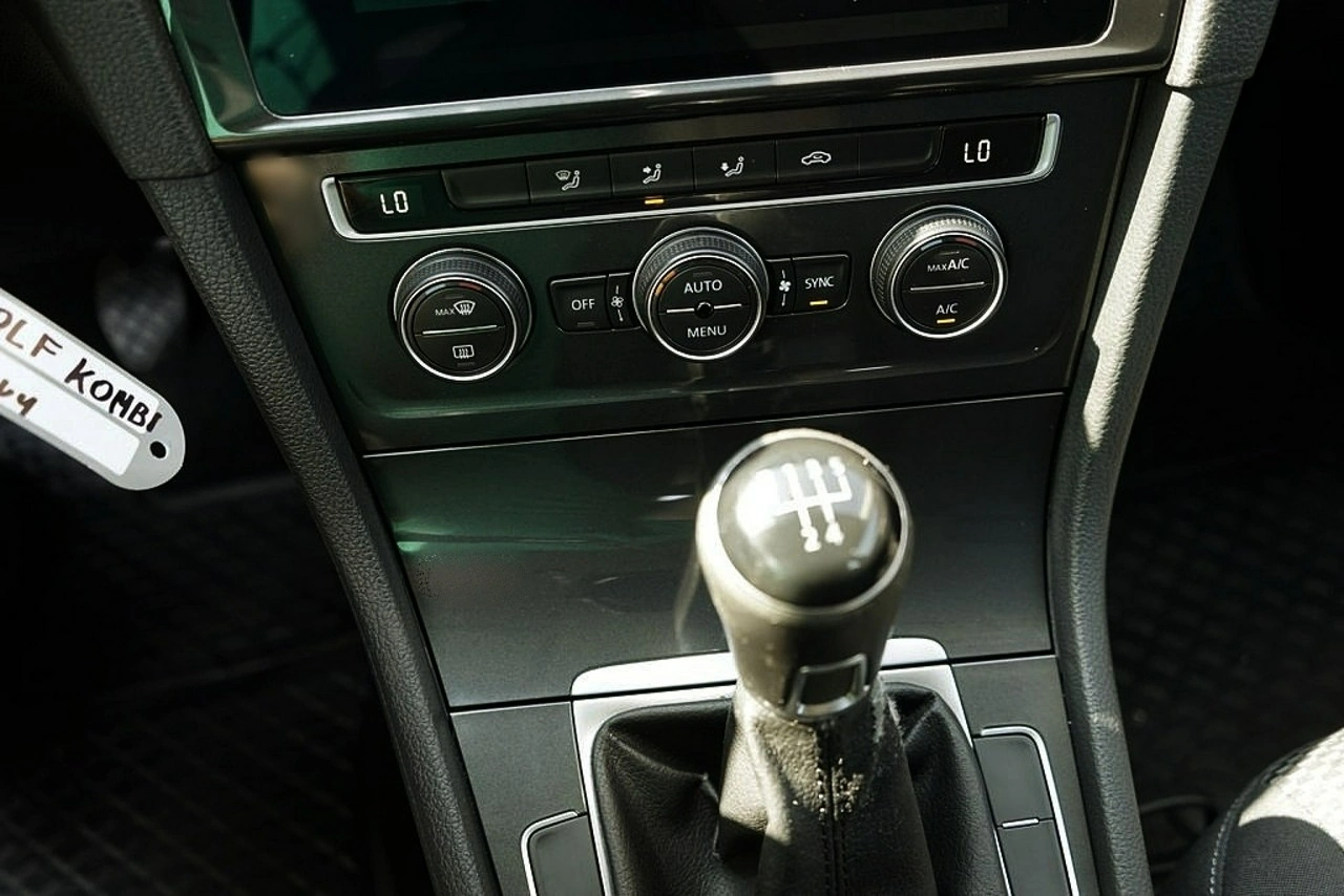 Volkswagen Golf - Zdjęcie 24