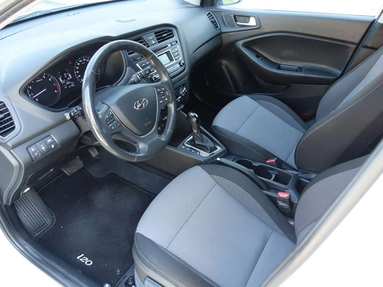 Hyundai i20 - Zdjęcie 8