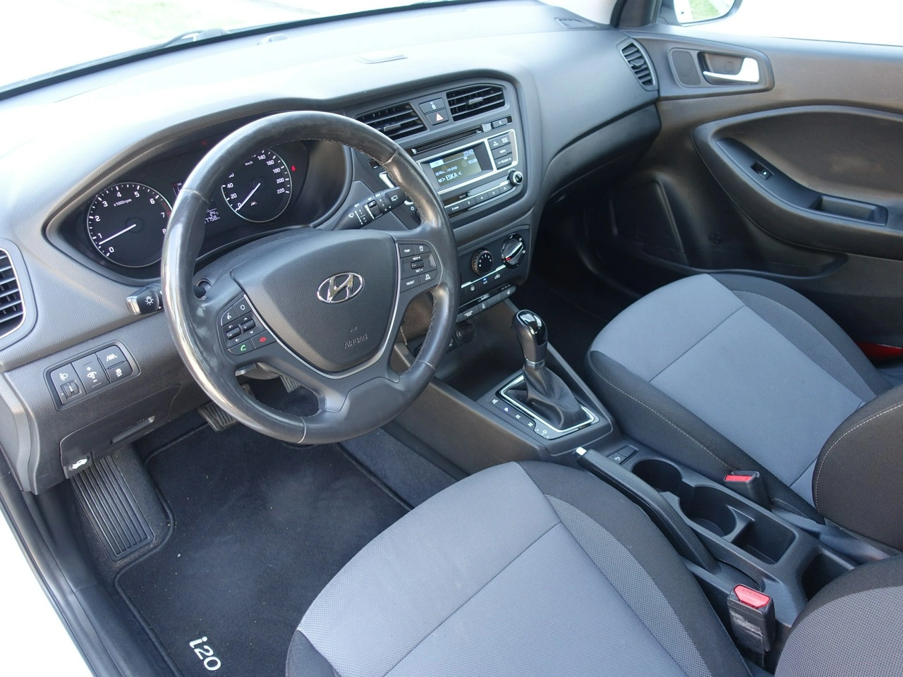 Hyundai i20 - Zdjęcie 9