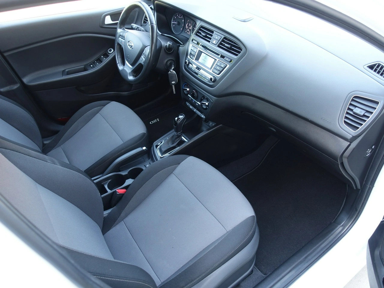 Hyundai i20 - Zdjęcie 15