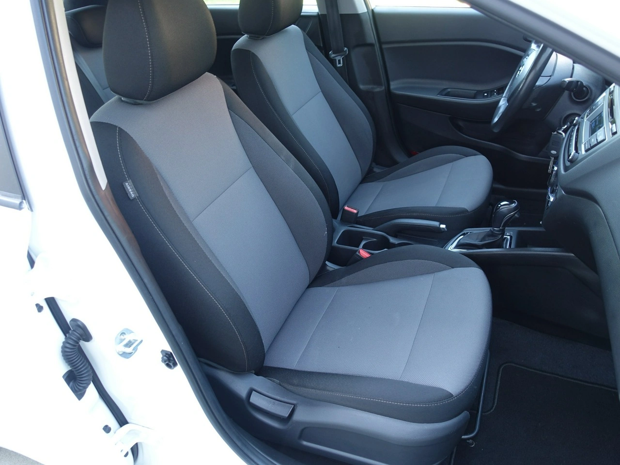 Hyundai i20 - Zdjęcie 16