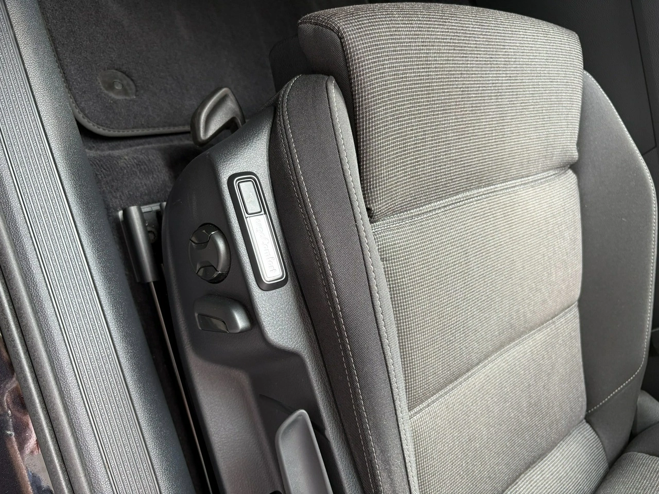 Volkswagen Passat - Zdjęcie 14