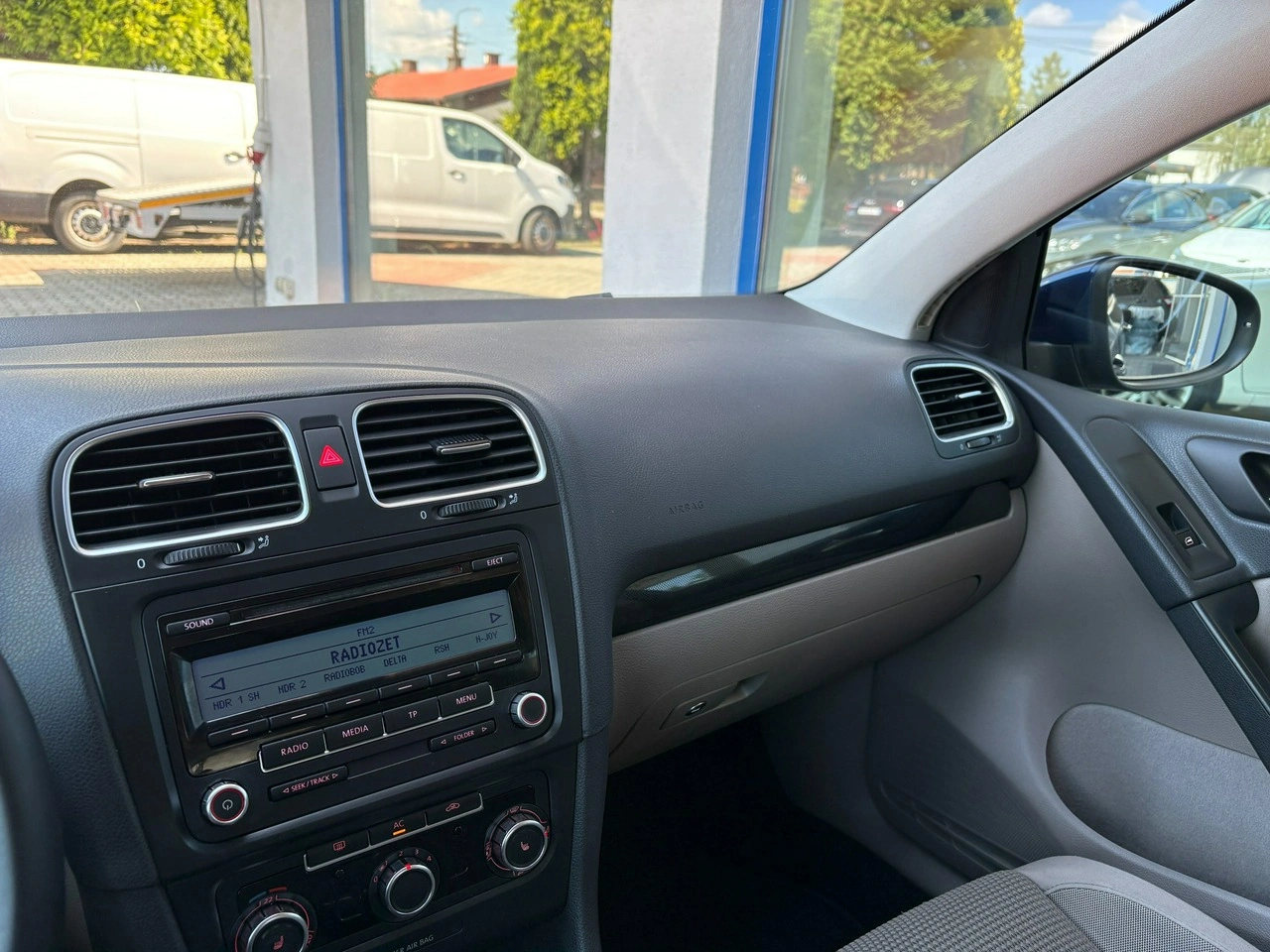 Volkswagen Golf - Zdjęcie 14