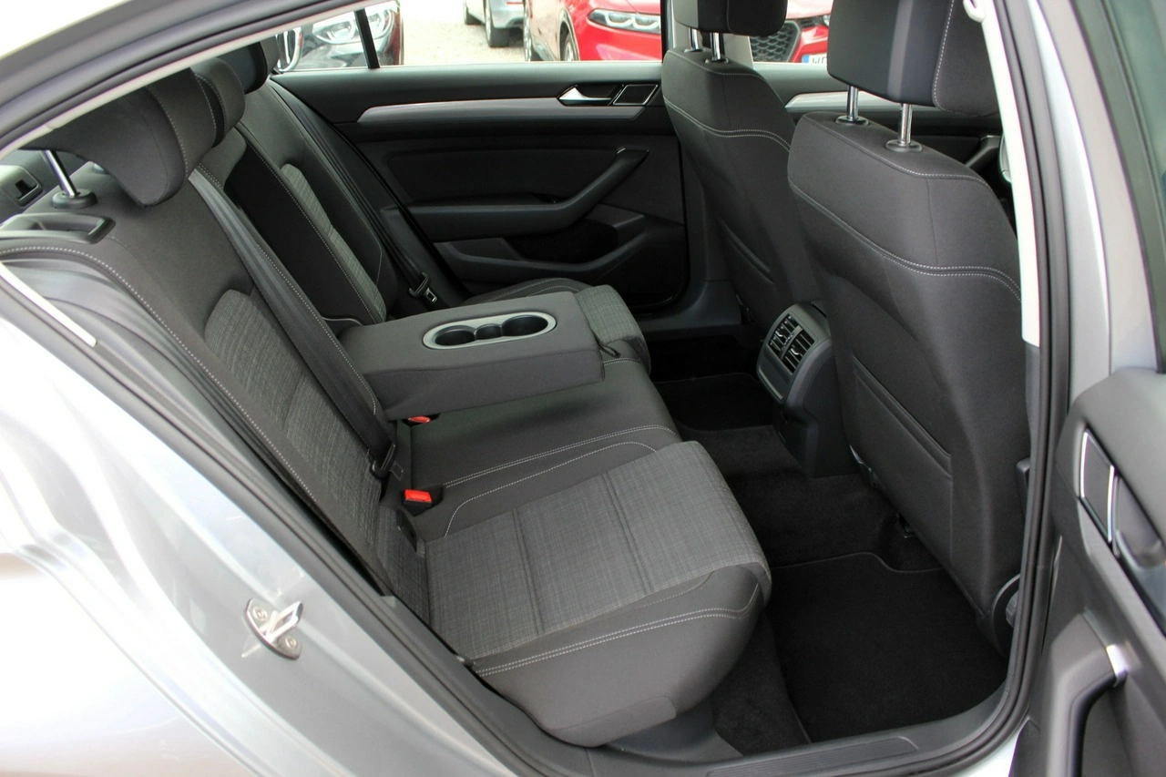 Volkswagen Passat - Zdjęcie 9