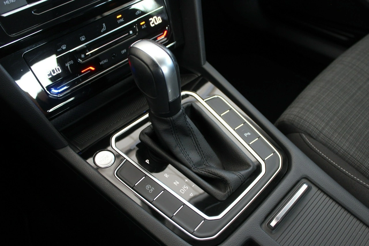 Volkswagen Passat - Zdjęcie 16