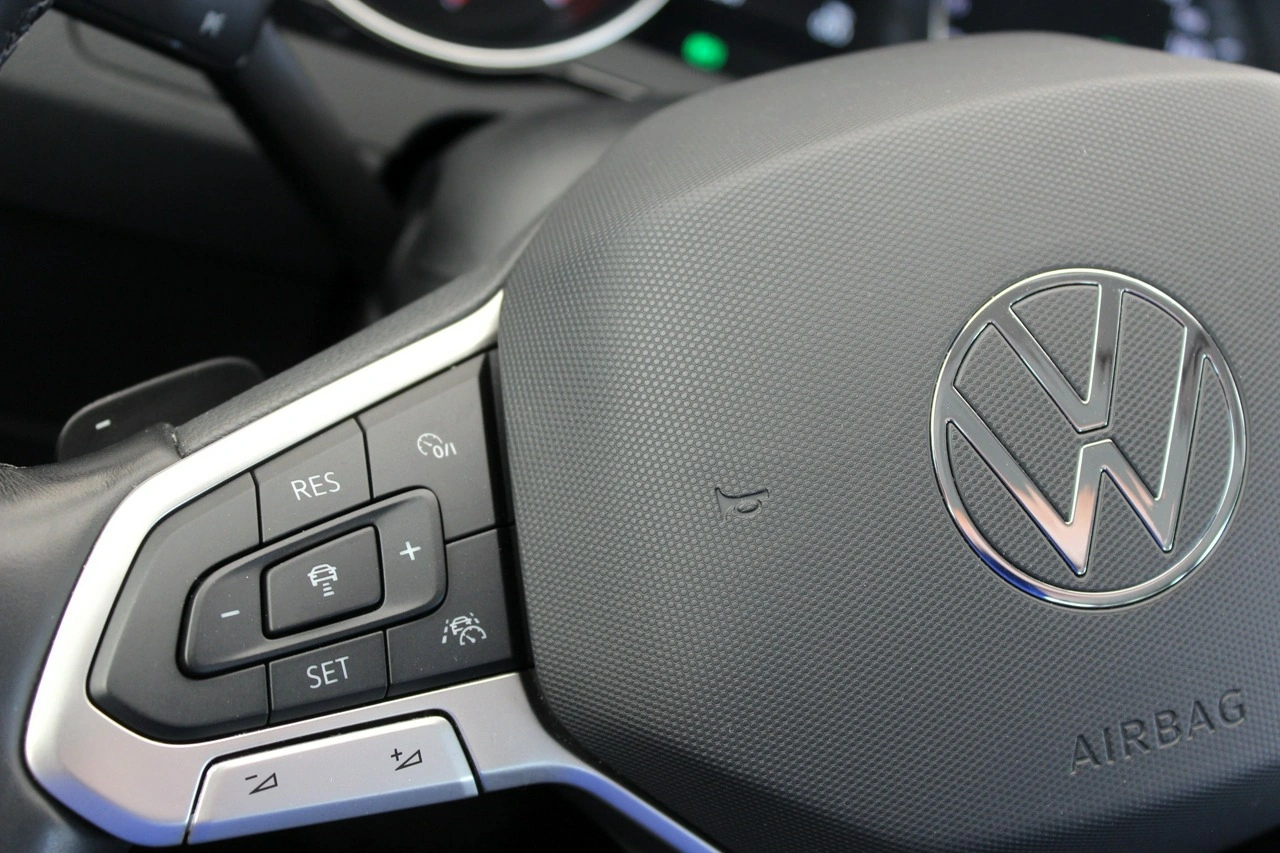 Volkswagen Passat - Zdjęcie 24