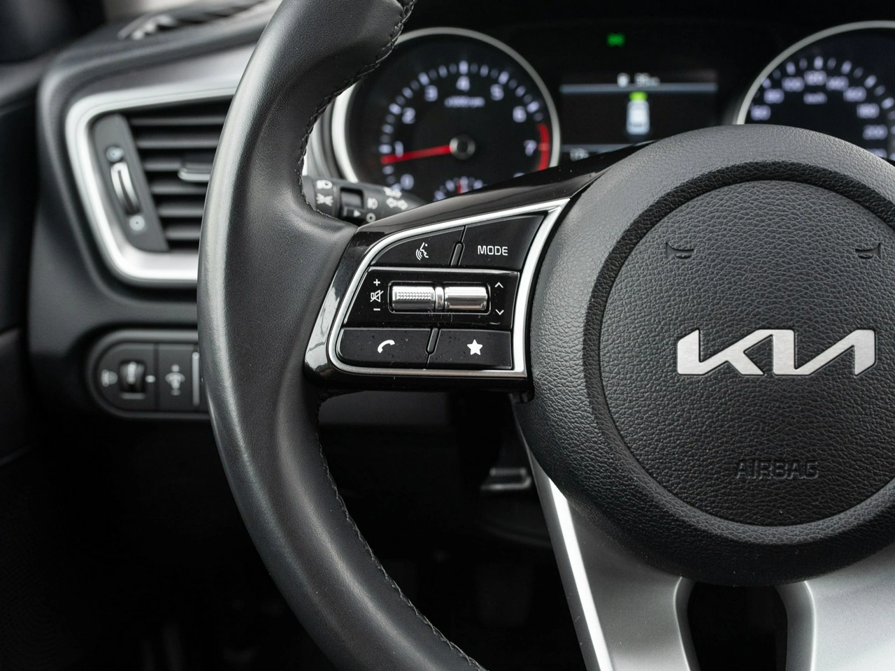 Kia Ceed - Zdjęcie 10