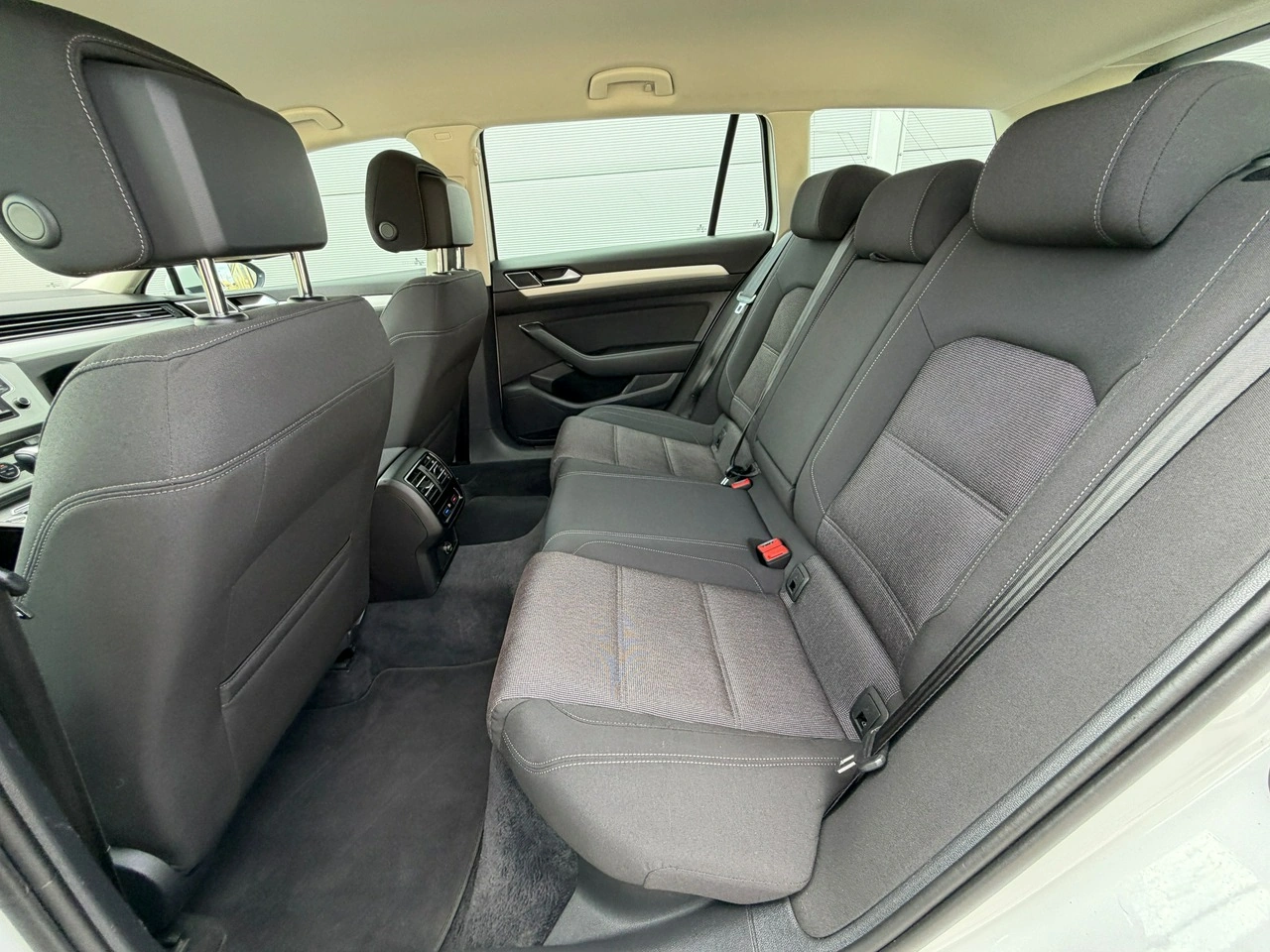 Volkswagen Passat - Zdjęcie 28