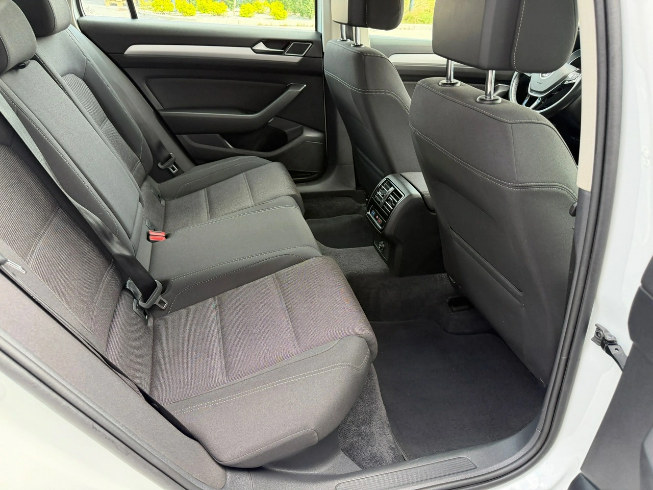 Volkswagen Passat - Zdjęcie 30