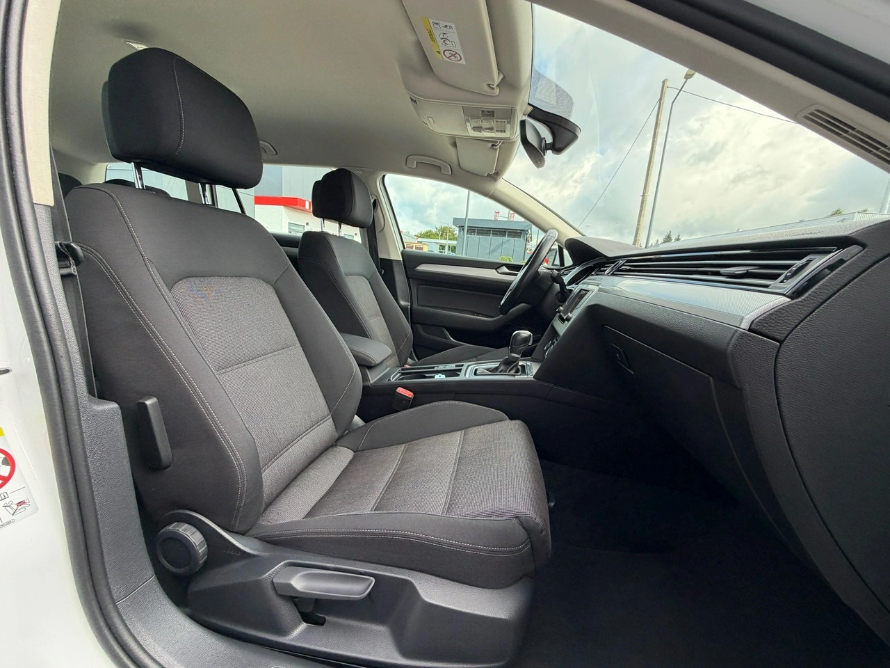 Volkswagen Passat - Zdjęcie 32