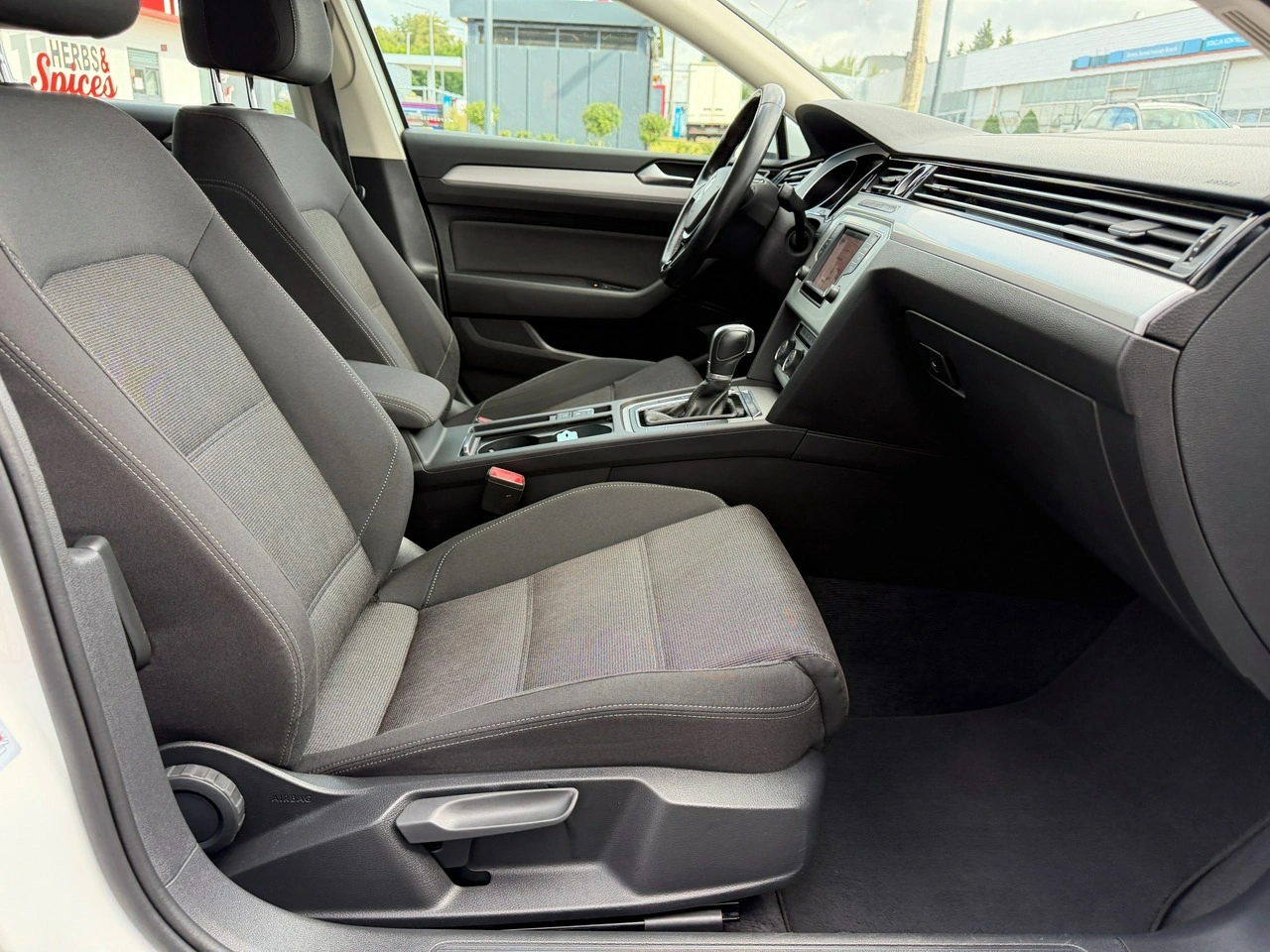 Volkswagen Passat - Zdjęcie 33