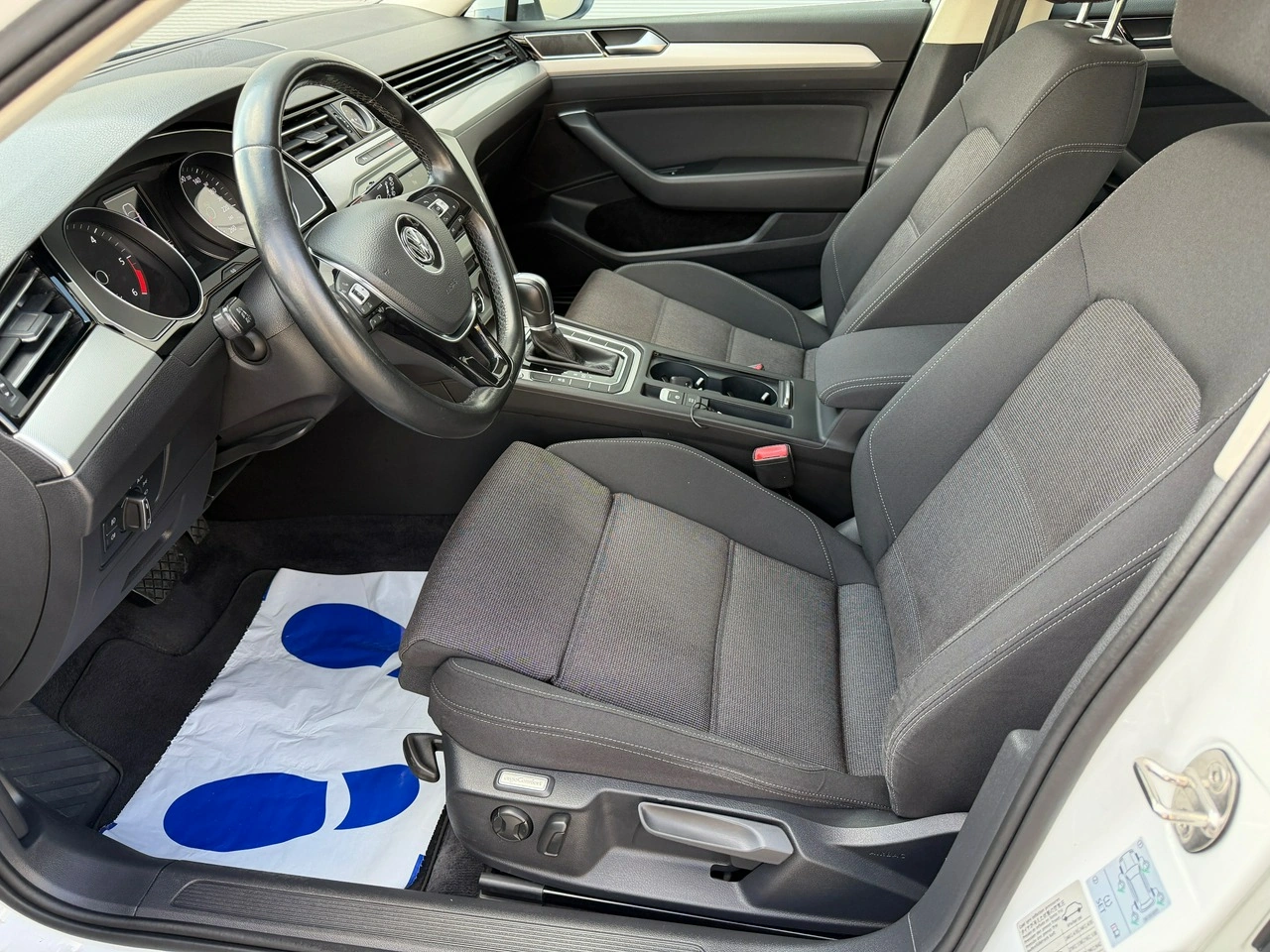 Volkswagen Passat - Zdjęcie 16