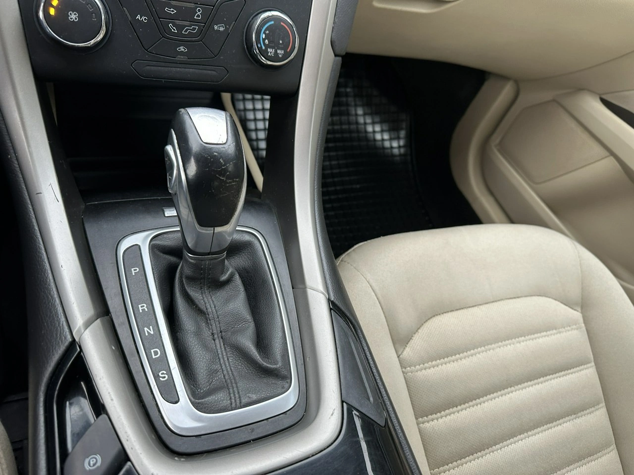 Ford Mondeo - Zdjęcie 17