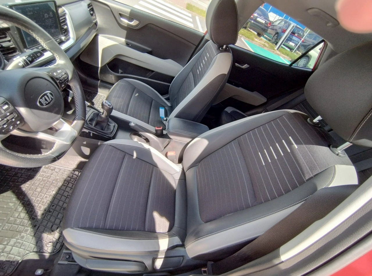 Kia Stonic - Zdjęcie 12