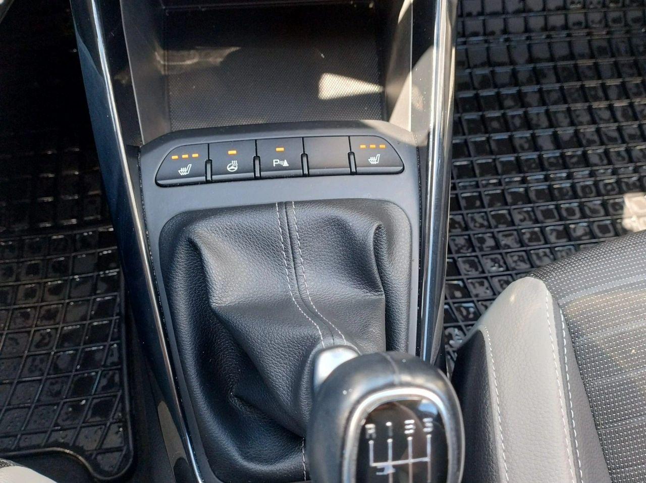 Kia Stonic - Zdjęcie 21