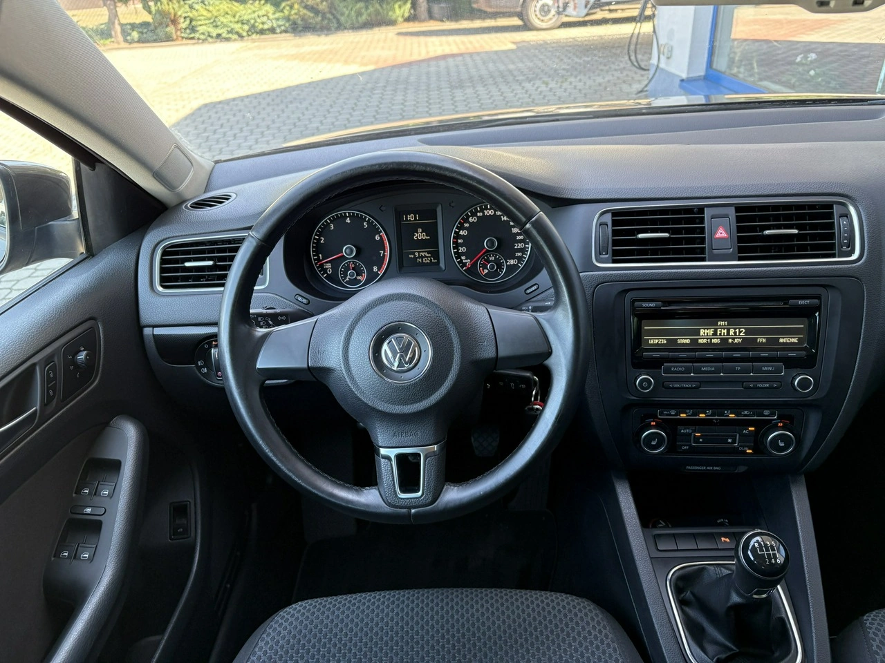 Volkswagen Jetta - Zdjęcie 17