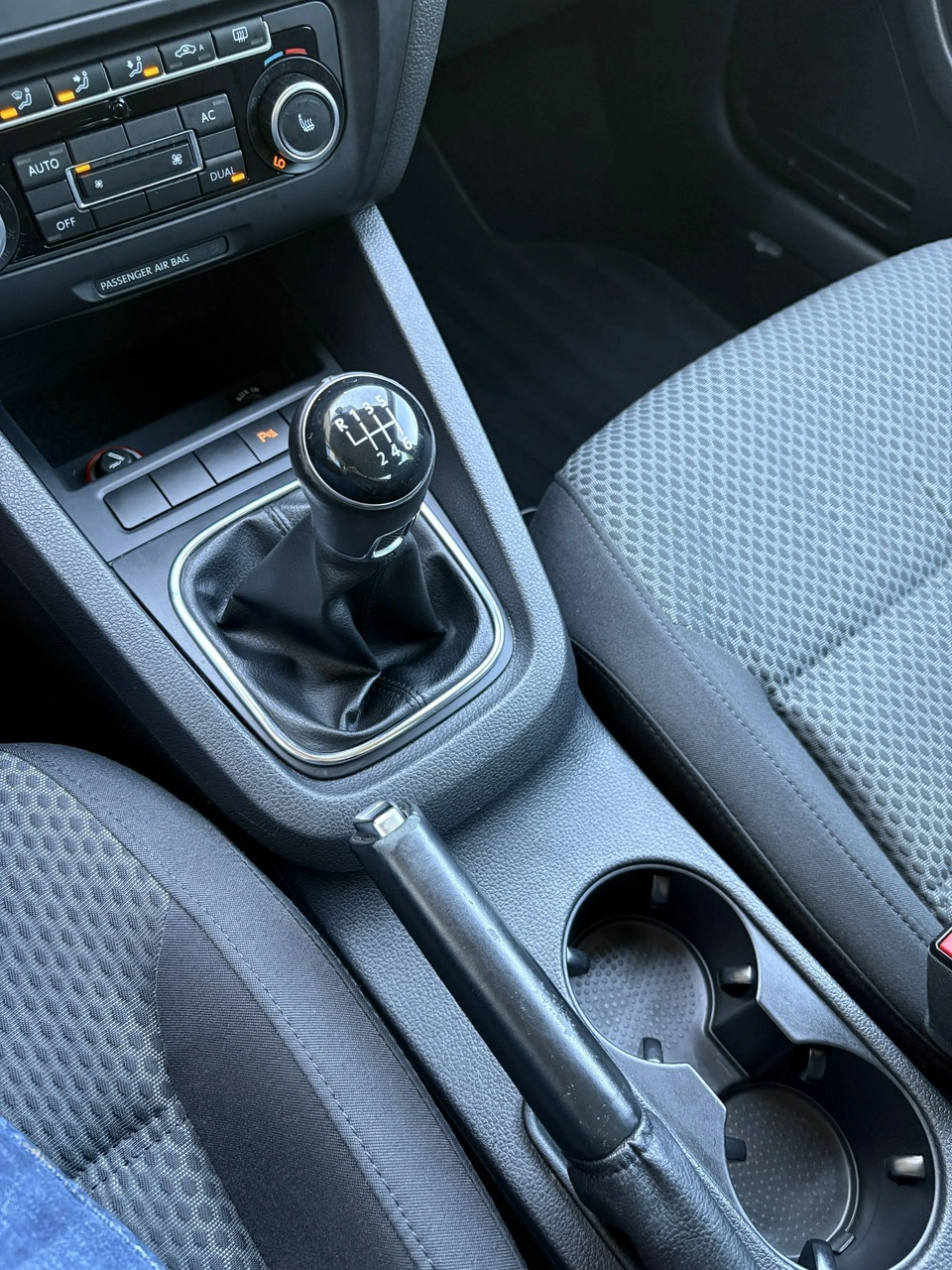 Volkswagen Jetta - Zdjęcie 24