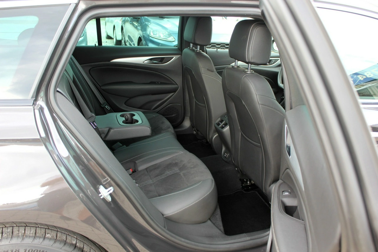 Opel Insignia Sports Tourer - Zdjęcie 9